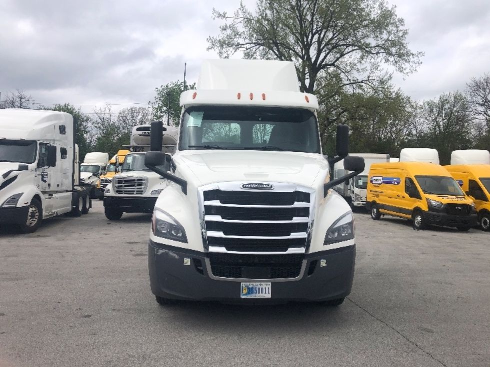 Day Cab Tractor-Heavy Duty Tractors-Freightliner-2020-T12664ST-Indianapolis-IN-308,509\n\t\tmiles-$ 57,500 - Image 2