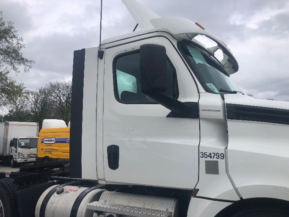 Day Cab Tractor-Heavy Duty Tractors-Freightliner-2020-T12664ST-Indianapolis-IN-308,509\n\t\tmiles-$ 57,500 - Image 21
