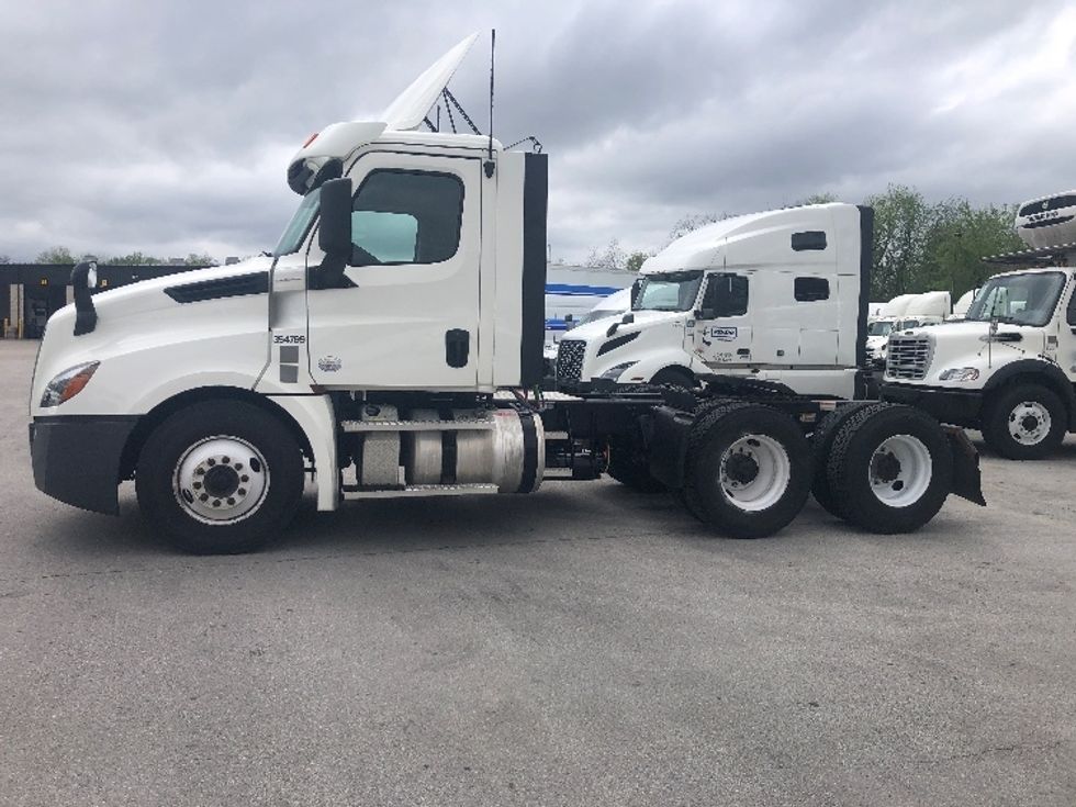 Day Cab Tractor-Heavy Duty Tractors-Freightliner-2020-T12664ST-Indianapolis-IN-308,509\n\t\tmiles-$ 57,500 - Image 4