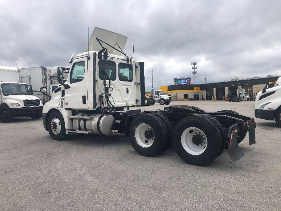 Day Cab Tractor-Heavy Duty Tractors-Freightliner-2020-T12664ST-Indianapolis-IN-308,509\n\t\tmiles-$ 57,500 - Image 5