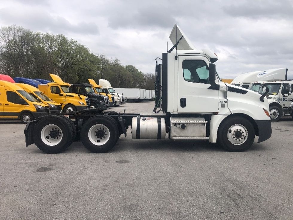 Day Cab Tractor-Heavy Duty Tractors-Freightliner-2020-T12664ST-Indianapolis-IN-308,509\n\t\tmiles-$ 57,500 - Image 8