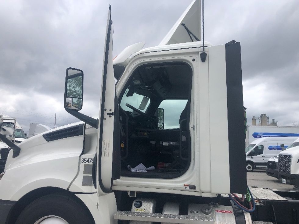 Day Cab Tractor-Heavy Duty Tractors-Freightliner-2020-T12664ST-Indianapolis-IN-308,509\n\t\tmiles-$ 57,500 - Image 9
