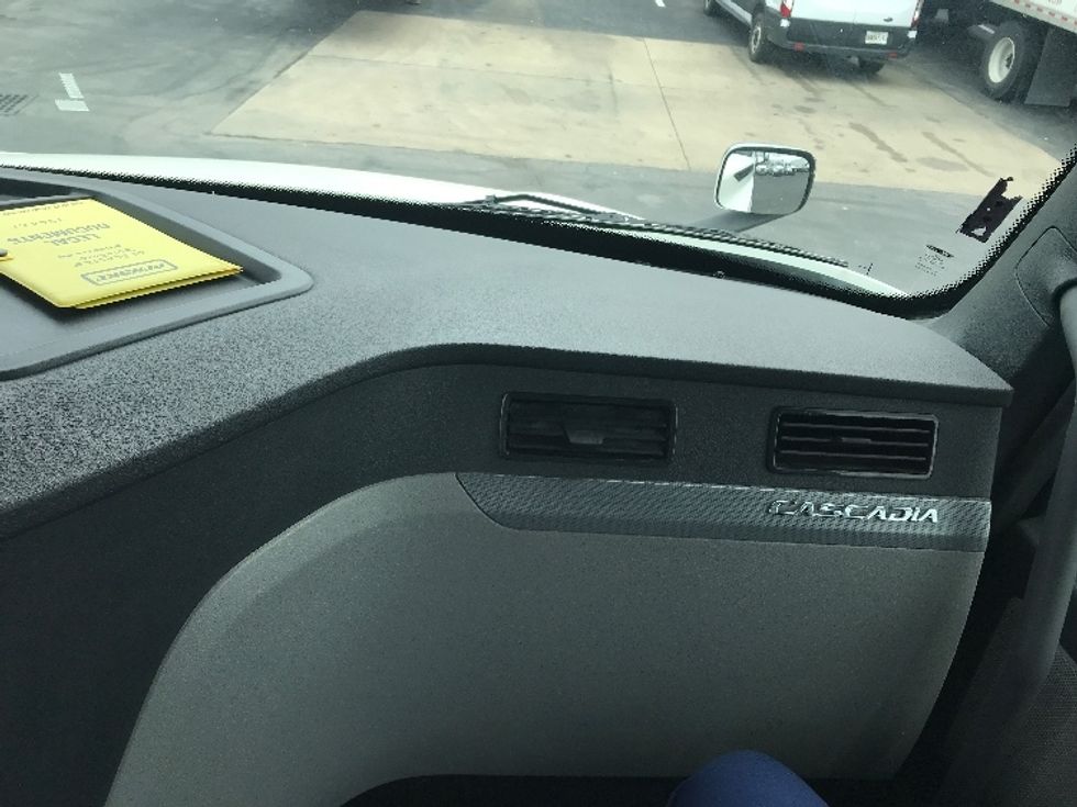 Day Cab Tractor-Heavy Duty Tractors-Freightliner-2020-T12664ST-Indianapolis-IN-312,912\n\t\tmiles-$ 52,500 - Image 13