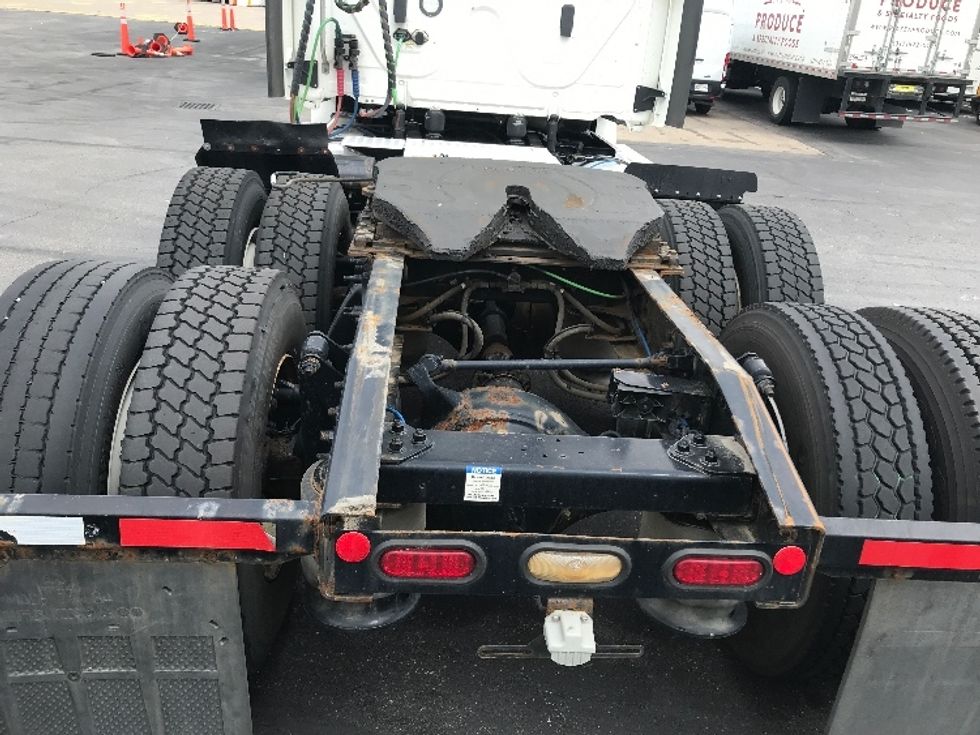 Day Cab Tractor-Heavy Duty Tractors-Freightliner-2020-T12664ST-Indianapolis-IN-312,912\n\t\tmiles-$ 57,250 - Image 6