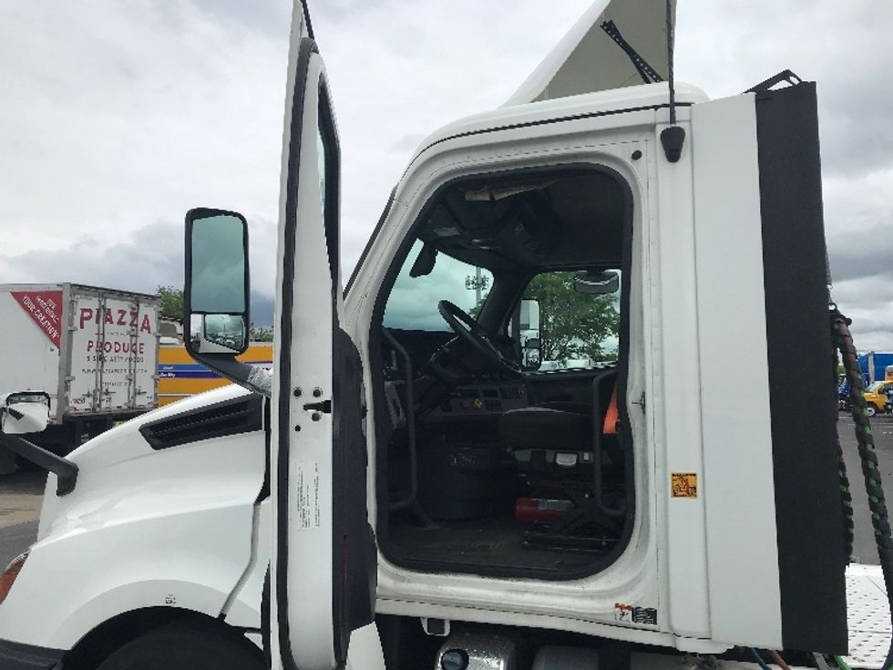 Day Cab Tractor-Heavy Duty Tractors-Freightliner-2020-T12664ST-Indianapolis-IN-312,912\n\t\tmiles-$ 57,250 - Image 9