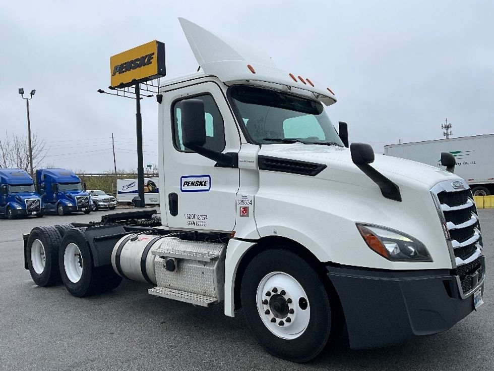 Day Cab Tractor-Heavy Duty Tractors-Freightliner-2020-T12664ST-Indianapolis-IN-325,014\n\t\tmiles-$ 68,500 - Image 1