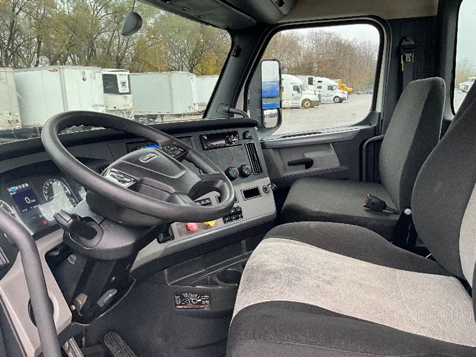 Day Cab Tractor-Heavy Duty Tractors-Freightliner-2020-T12664ST-Indianapolis-IN-325,014\n\t\tmiles-$ 68,500 - Image 10