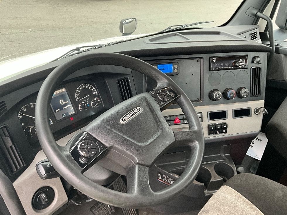 Day Cab Tractor-Heavy Duty Tractors-Freightliner-2020-T12664ST-Indianapolis-IN-325,014\n\t\tmiles-$ 68,500 - Image 11