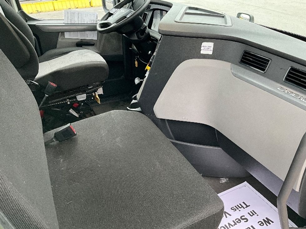 Day Cab Tractor-Heavy Duty Tractors-Freightliner-2020-T12664ST-Indianapolis-IN-325,014\n\t\tmiles-$ 68,500 - Image 14