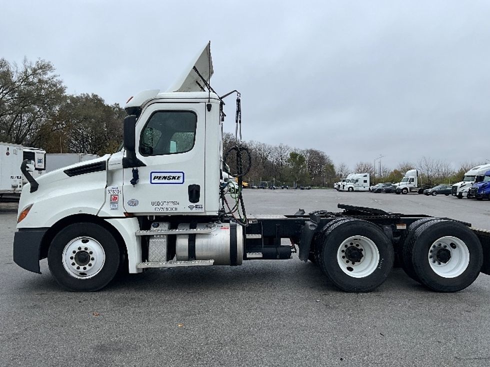 Day Cab Tractor-Heavy Duty Tractors-Freightliner-2020-T12664ST-Indianapolis-IN-325,014\n\t\tmiles-$ 68,500 - Image 4