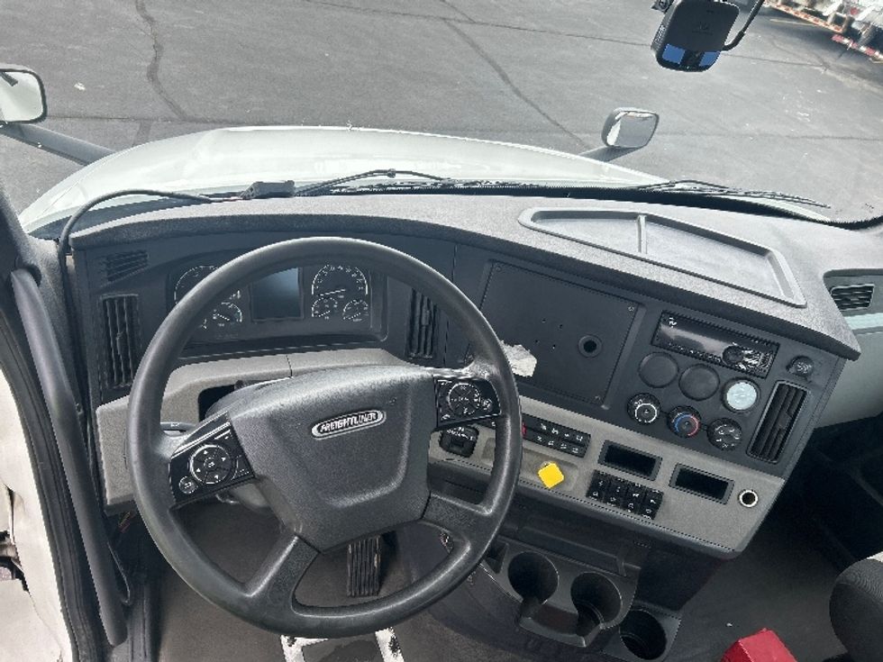 Day Cab Tractor-Heavy Duty Tractors-Freightliner-2020-T12664ST-Indianapolis-IN-337,425\n\t\tmiles-$ 48,500 - Image 11