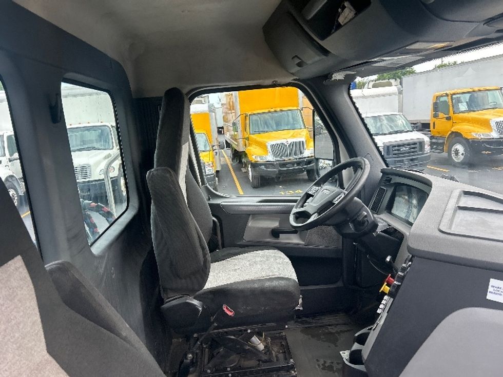 Day Cab Tractor-Heavy Duty Tractors-Freightliner-2020-T12664ST-Indianapolis-IN-337,425\n\t\tmiles-$ 48,500 - Image 14