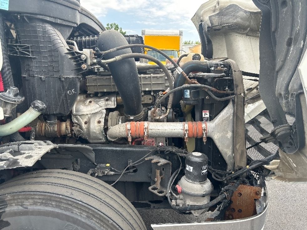 Day Cab Tractor-Heavy Duty Tractors-Freightliner-2020-T12664ST-Indianapolis-IN-337,425\n\t\tmiles-$ 48,500 - Image 15