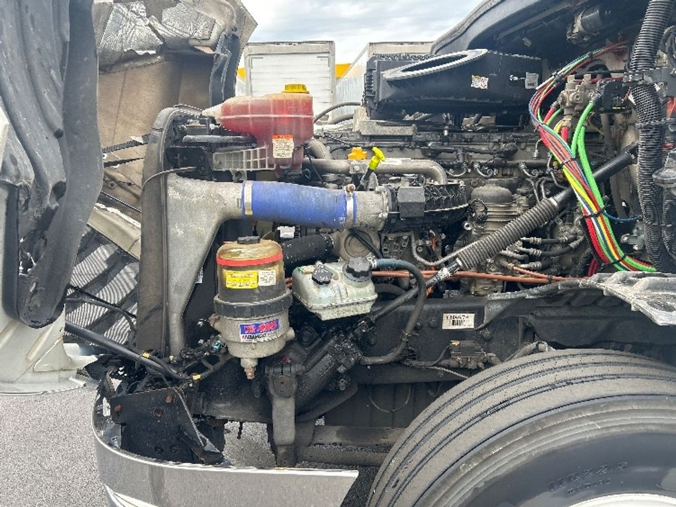 Day Cab Tractor-Heavy Duty Tractors-Freightliner-2020-T12664ST-Indianapolis-IN-337,425\n\t\tmiles-$ 48,500 - Image 16
