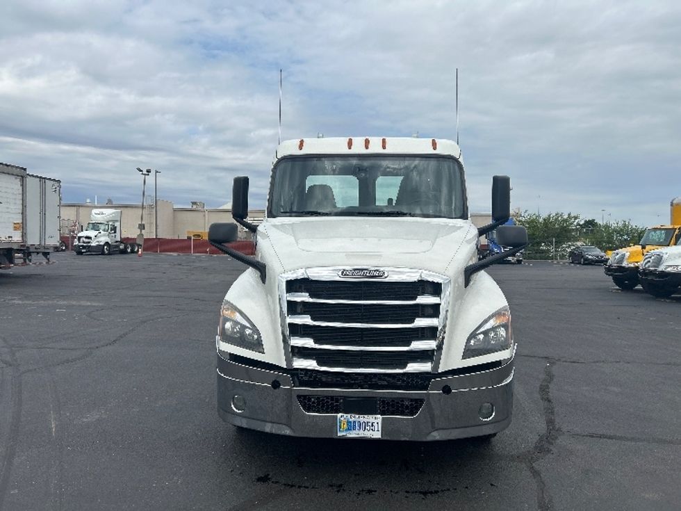 Day Cab Tractor-Heavy Duty Tractors-Freightliner-2020-T12664ST-Indianapolis-IN-337,425\n\t\tmiles-$ 48,500 - Image 2
