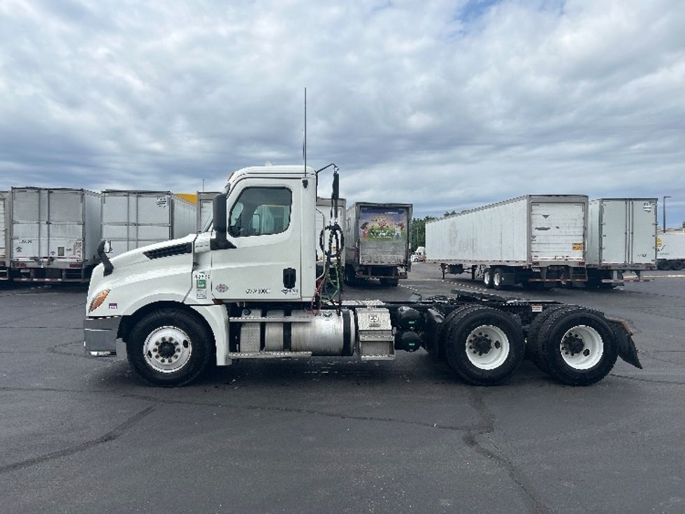 Day Cab Tractor-Heavy Duty Tractors-Freightliner-2020-T12664ST-Indianapolis-IN-337,425\n\t\tmiles-$ 48,500 - Image 4