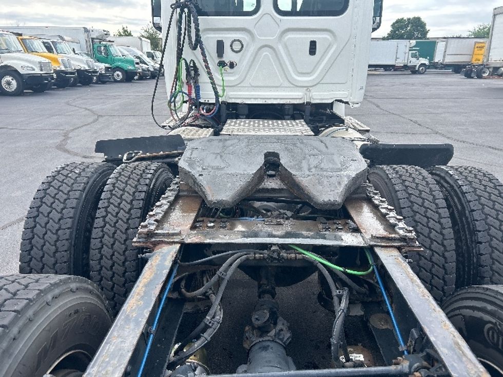Day Cab Tractor-Heavy Duty Tractors-Freightliner-2020-T12664ST-Indianapolis-IN-337,425\n\t\tmiles-$ 48,500 - Image 6