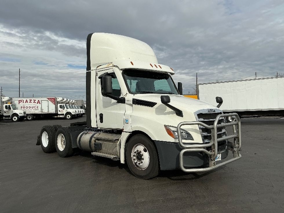 Day Cab Tractor-Heavy Duty Tractors-Freightliner-2020-T12664ST-Indianapolis-IN-565,589\n\t\tmiles-$ 36,750 - Image 1
