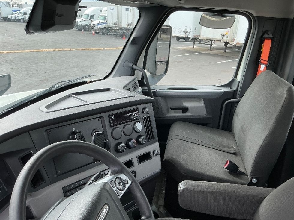 Day Cab Tractor-Heavy Duty Tractors-Freightliner-2020-T12664ST-Indianapolis-IN-565,589\n\t\tmiles-$ 36,750 - Image 10
