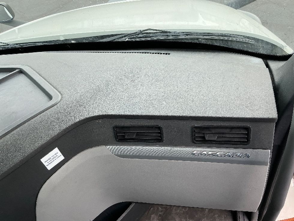 Day Cab Tractor-Heavy Duty Tractors-Freightliner-2020-T12664ST-Indianapolis-IN-565,589\n\t\tmiles-$ 36,750 - Image 13