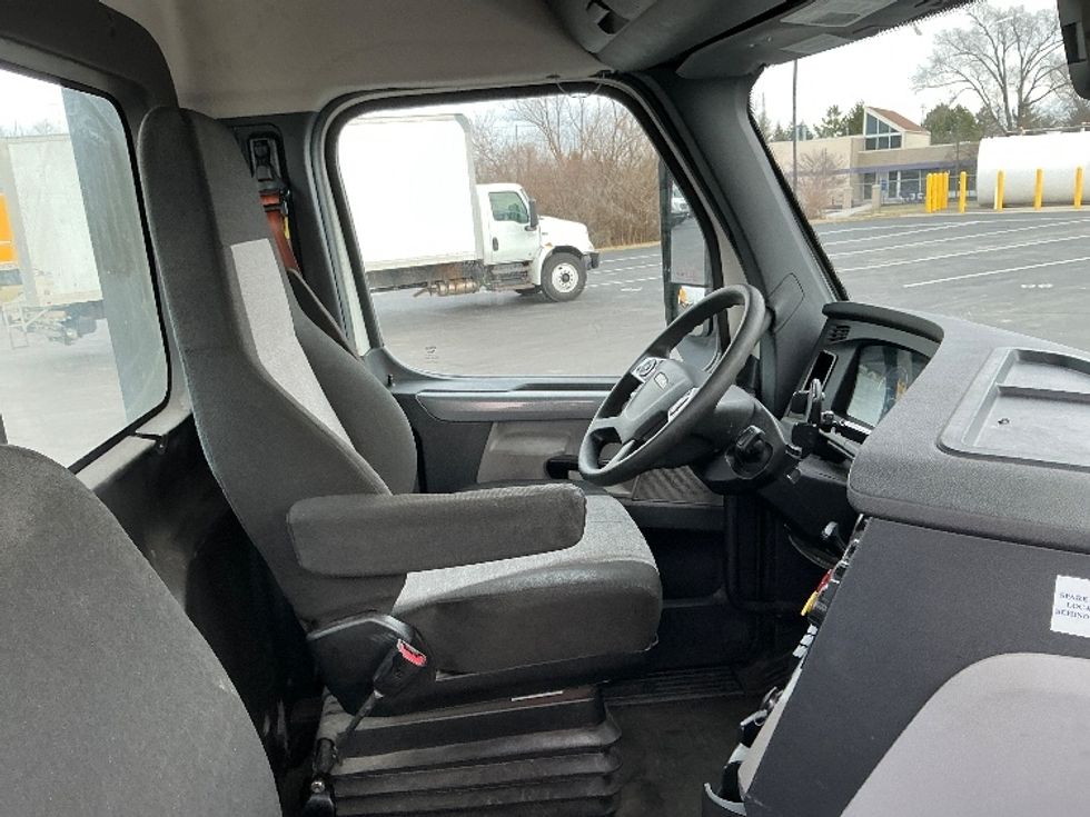 Day Cab Tractor-Heavy Duty Tractors-Freightliner-2020-T12664ST-Indianapolis-IN-565,589\n\t\tmiles-$ 36,750 - Image 14