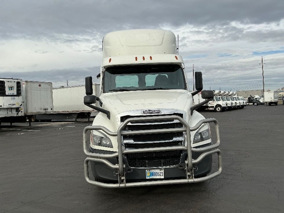 Day Cab Tractor-Heavy Duty Tractors-Freightliner-2020-T12664ST-Indianapolis-IN-565,589\n\t\tmiles-$ 36,750 - Image 2