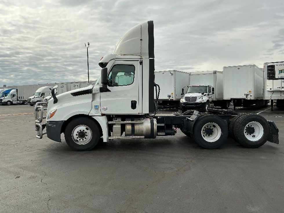 Day Cab Tractor-Heavy Duty Tractors-Freightliner-2020-T12664ST-Indianapolis-IN-565,589\n\t\tmiles-$ 36,750 - Image 4