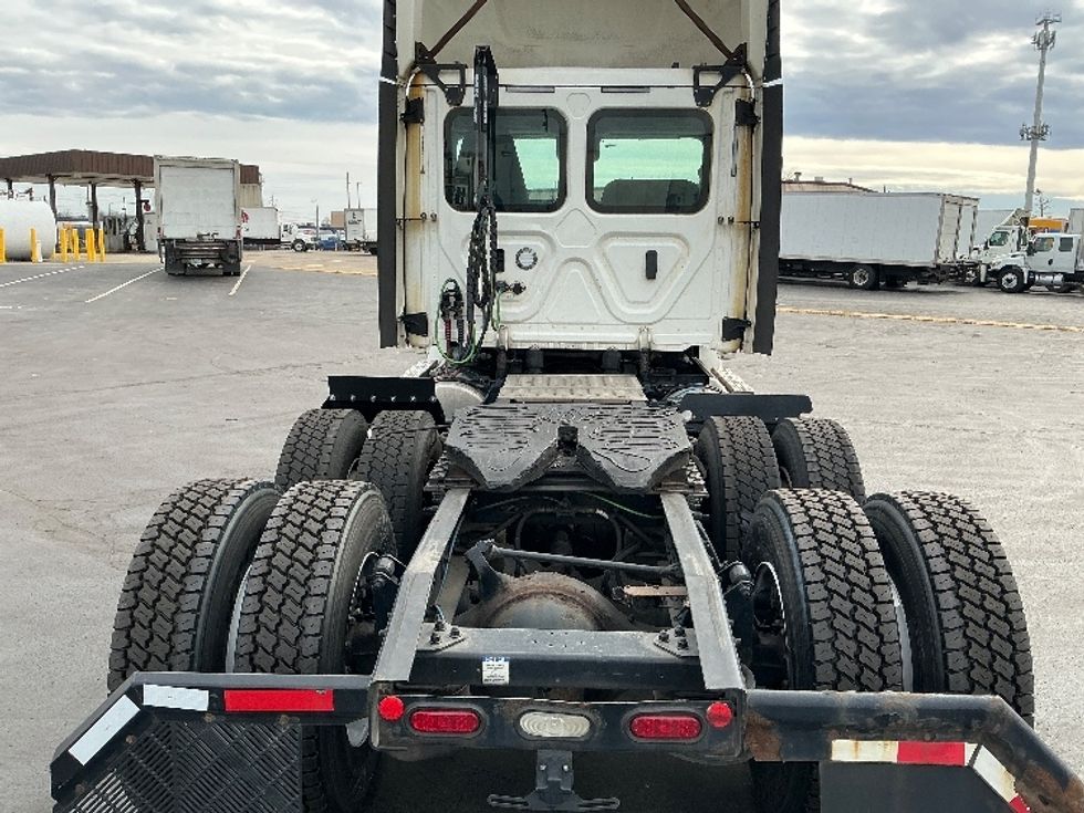 Day Cab Tractor-Heavy Duty Tractors-Freightliner-2020-T12664ST-Indianapolis-IN-565,589\n\t\tmiles-$ 36,750 - Image 6
