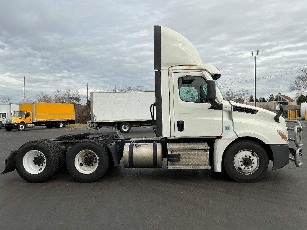 Day Cab Tractor-Heavy Duty Tractors-Freightliner-2020-T12664ST-Indianapolis-IN-565,589\n\t\tmiles-$ 36,750 - Image 8