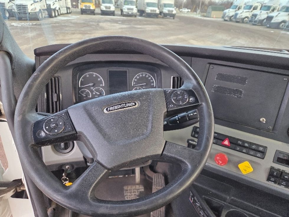 Day Cab Tractor-Heavy Duty Tractors-Freightliner-2020-T12664ST-Jackson-MI-181,128\n\t\tmiles-$ 58,500 - Image 11
