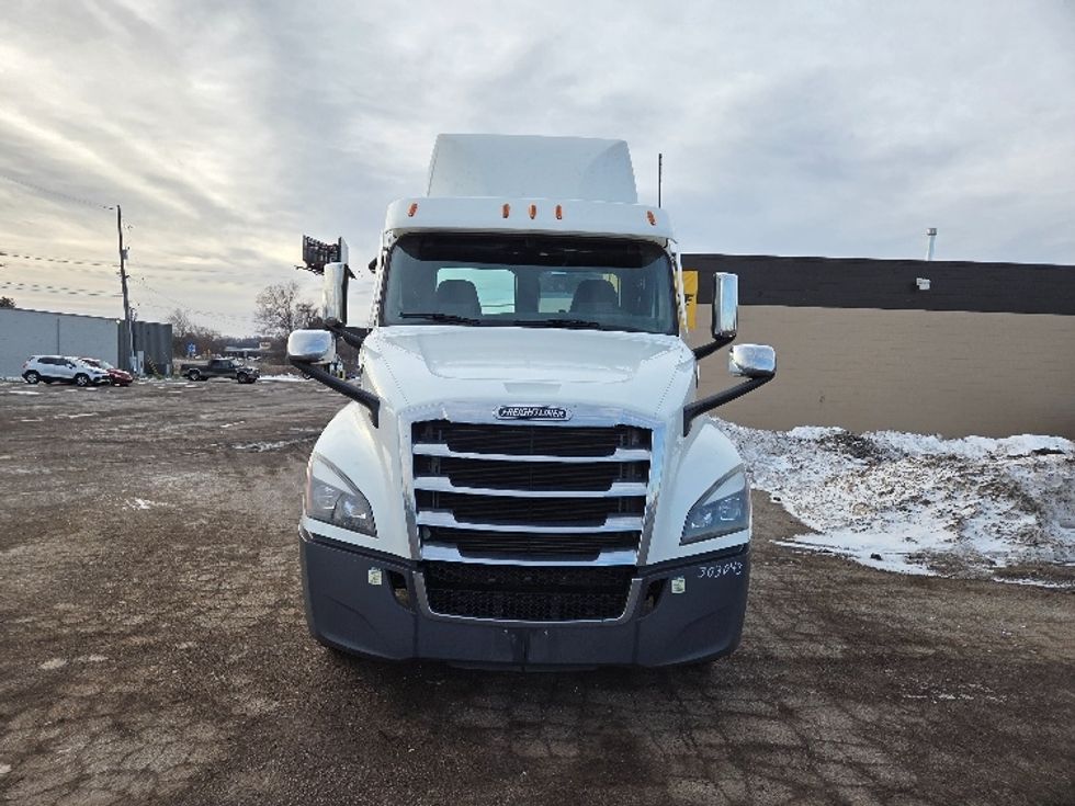 Day Cab Tractor-Heavy Duty Tractors-Freightliner-2020-T12664ST-Jackson-MI-181,128\n\t\tmiles-$ 58,500 - Image 2