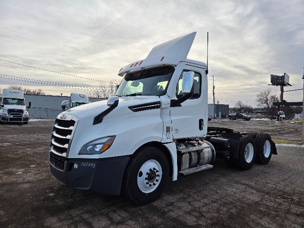 Day Cab Tractor-Heavy Duty Tractors-Freightliner-2020-T12664ST-Jackson-MI-181,128\n\t\tmiles-$ 58,500 - Image 3