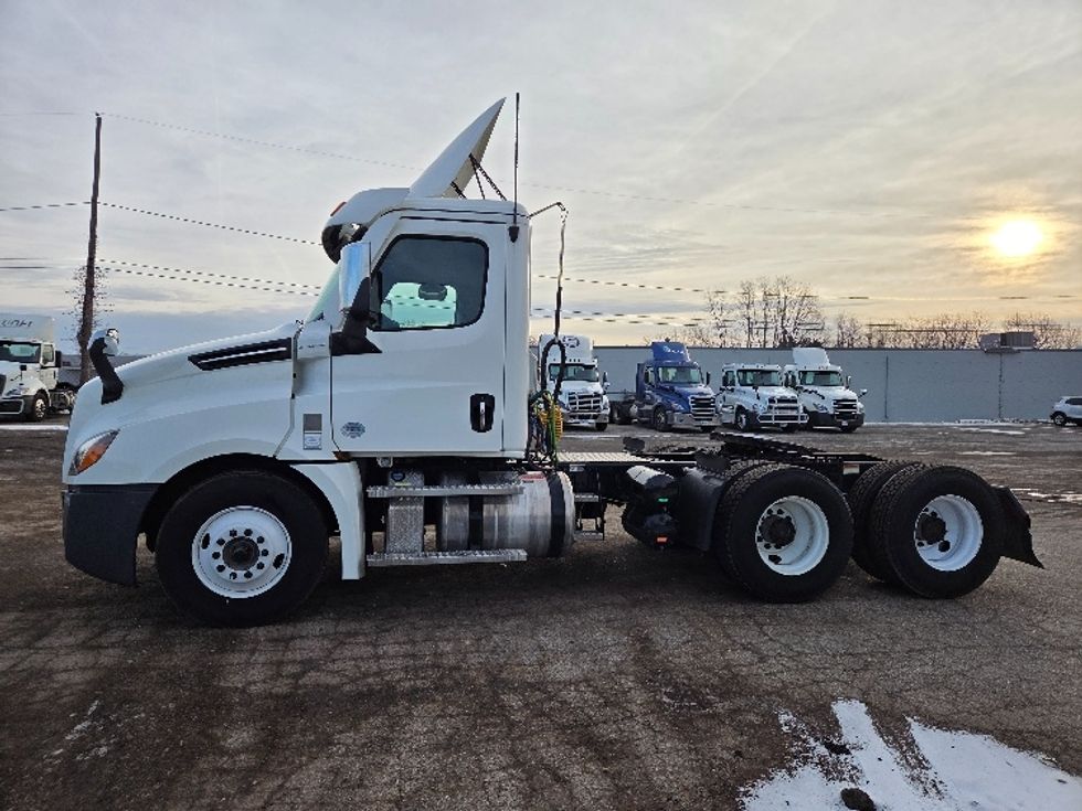 Day Cab Tractor-Heavy Duty Tractors-Freightliner-2020-T12664ST-Jackson-MI-181,128\n\t\tmiles-$ 58,500 - Image 4