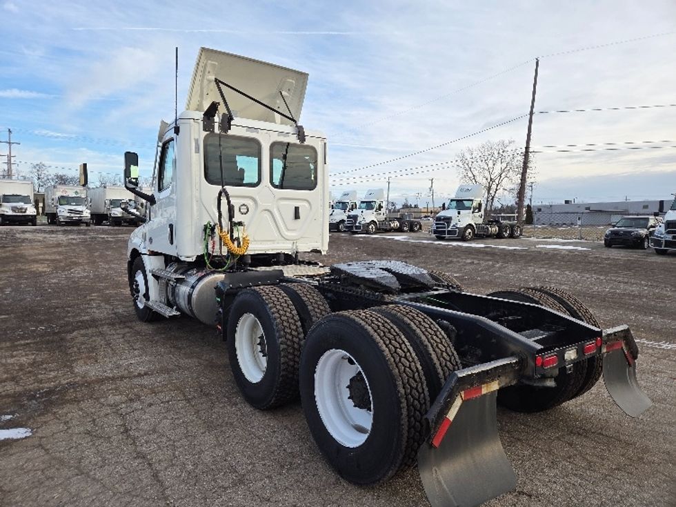 Day Cab Tractor-Heavy Duty Tractors-Freightliner-2020-T12664ST-Jackson-MI-181,128\n\t\tmiles-$ 58,500 - Image 5