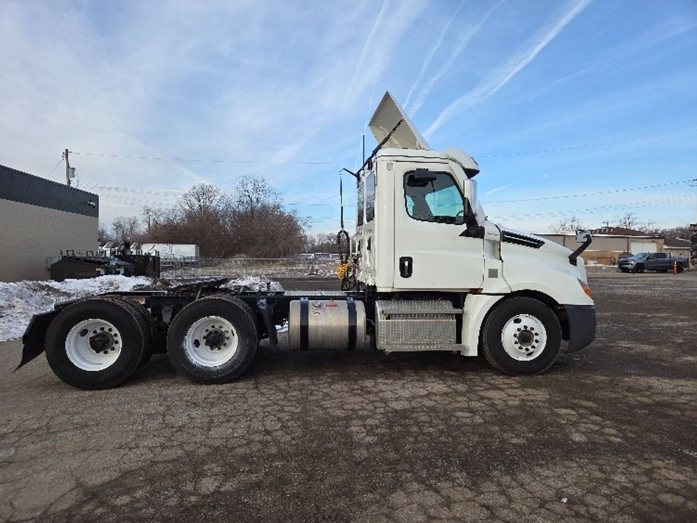Day Cab Tractor-Heavy Duty Tractors-Freightliner-2020-T12664ST-Jackson-MI-181,128\n\t\tmiles-$ 58,500 - Image 8