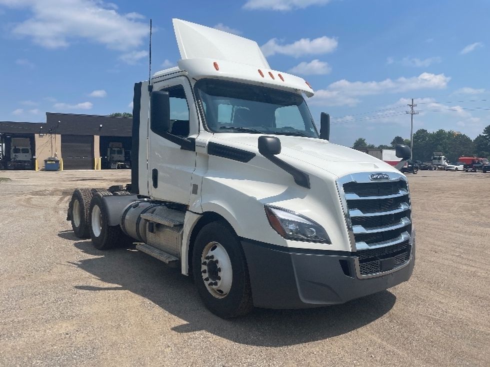 Day Cab Tractor-Heavy Duty Tractors-Freightliner-2020-T12664ST-Jackson-MI-242,597\n\t\tmiles-$ 58,000 - Image 1