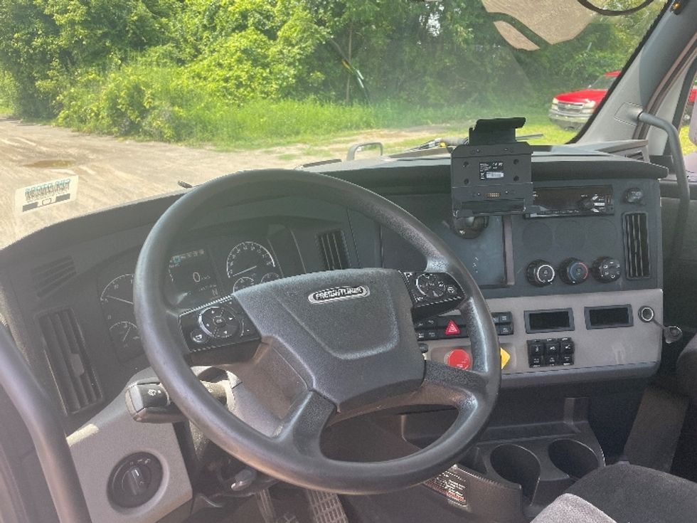 Day Cab Tractor-Heavy Duty Tractors-Freightliner-2020-T12664ST-Jackson-MI-242,597\n\t\tmiles-$ 58,000 - Image 10