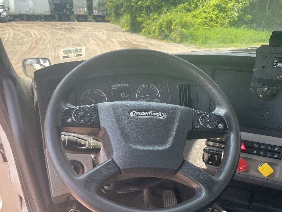 Day Cab Tractor-Heavy Duty Tractors-Freightliner-2020-T12664ST-Jackson-MI-242,597\n\t\tmiles-$ 58,000 - Image 11