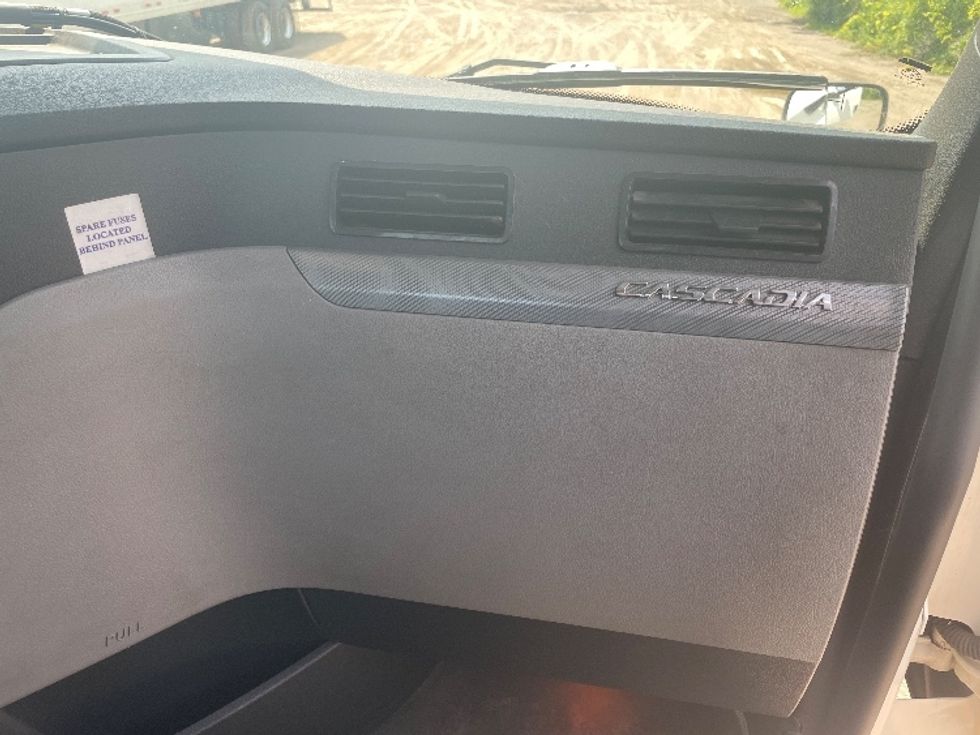 Day Cab Tractor-Heavy Duty Tractors-Freightliner-2020-T12664ST-Jackson-MI-242,597\n\t\tmiles-$ 58,000 - Image 13