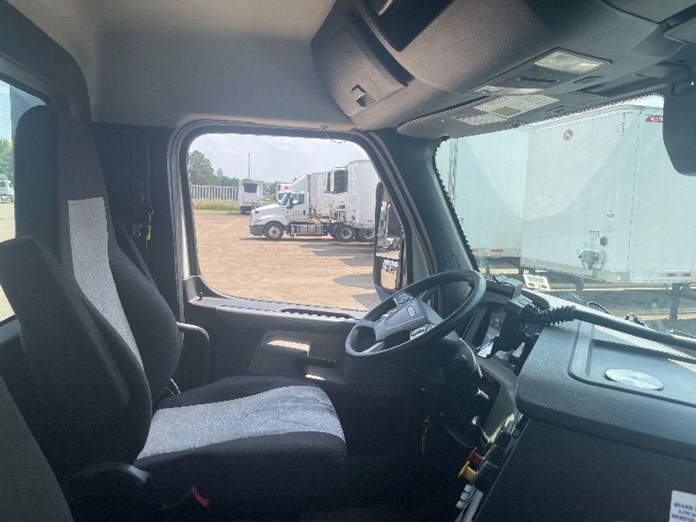 Day Cab Tractor-Heavy Duty Tractors-Freightliner-2020-T12664ST-Jackson-MI-242,597\n\t\tmiles-$ 58,000 - Image 14