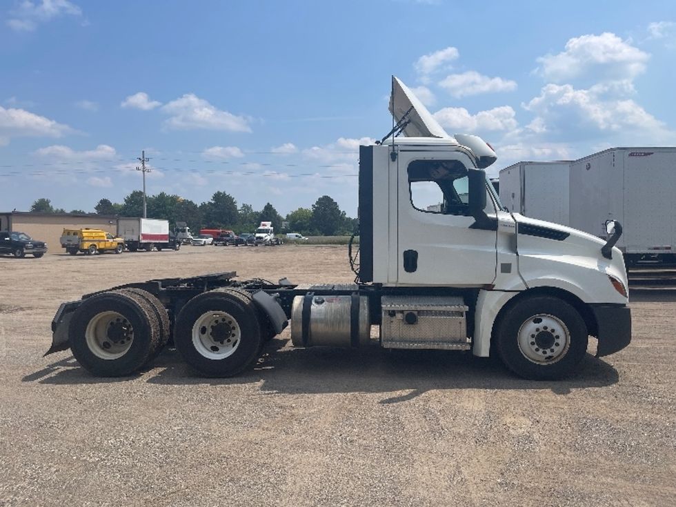 Day Cab Tractor-Heavy Duty Tractors-Freightliner-2020-T12664ST-Jackson-MI-242,597\n\t\tmiles-$ 58,000 - Image 8