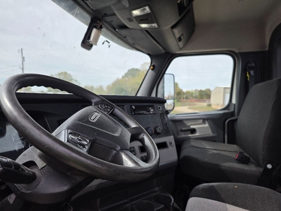 Day Cab Tractor-Heavy Duty Tractors-Freightliner-2020-T12664ST-Jackson-MI-248,797\n\t\tmiles-$ 55,000 - Image 10