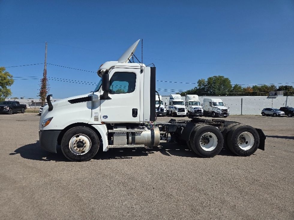 Day Cab Tractor-Heavy Duty Tractors-Freightliner-2020-T12664ST-Jackson-MI-276,356\n\t\tmiles-$ 53,750 - Image 4