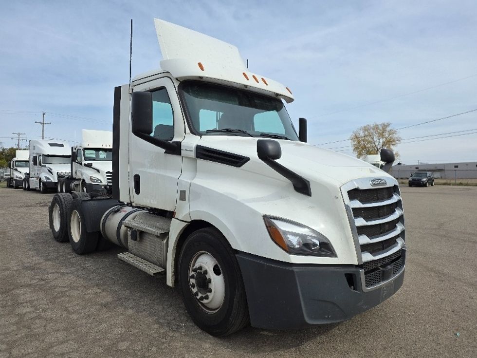 Day Cab Tractor-Heavy Duty Tractors-Freightliner-2020-T12664ST-Jackson-MI-296,410\n\t\tmiles-$ 52,750 - Image 1