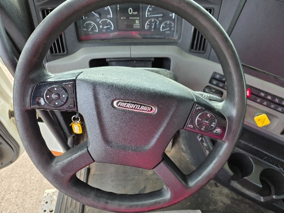 Day Cab Tractor-Heavy Duty Tractors-Freightliner-2020-T12664ST-Jackson-MI-296,410\n\t\tmiles-$ 52,750 - Image 11