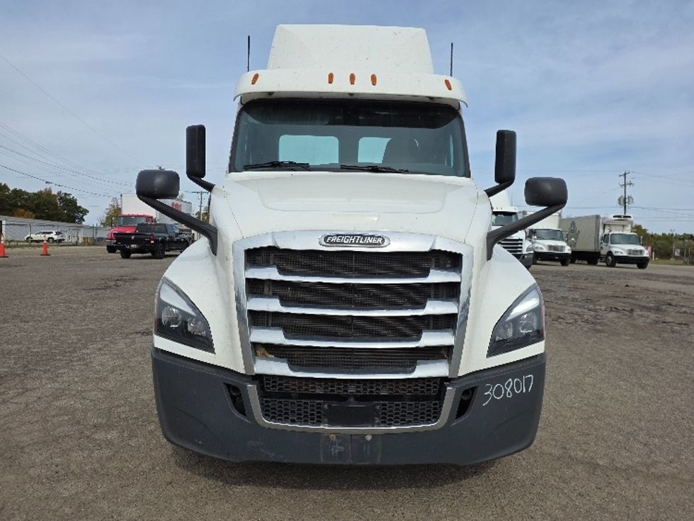 Day Cab Tractor-Heavy Duty Tractors-Freightliner-2020-T12664ST-Jackson-MI-296,410\n\t\tmiles-$ 52,750 - Image 2