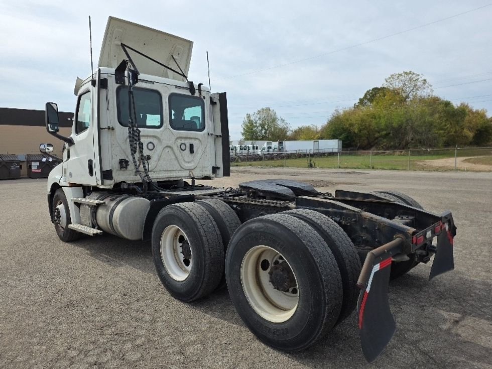Day Cab Tractor-Heavy Duty Tractors-Freightliner-2020-T12664ST-Jackson-MI-296,410\n\t\tmiles-$ 52,750 - Image 5