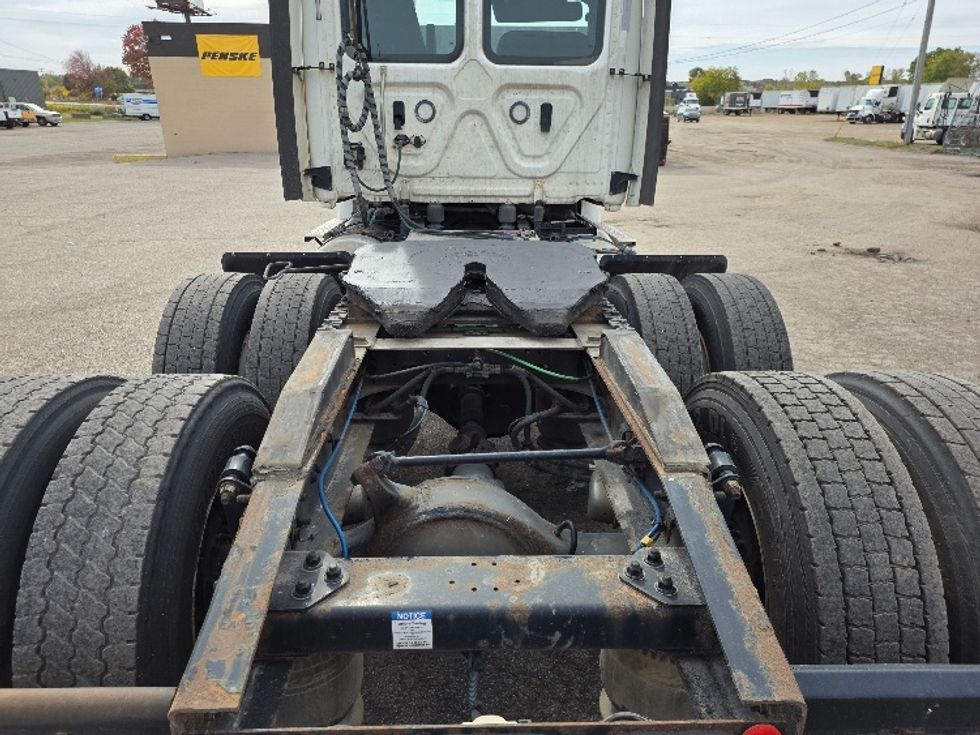Day Cab Tractor-Heavy Duty Tractors-Freightliner-2020-T12664ST-Jackson-MI-296,410\n\t\tmiles-$ 52,750 - Image 6