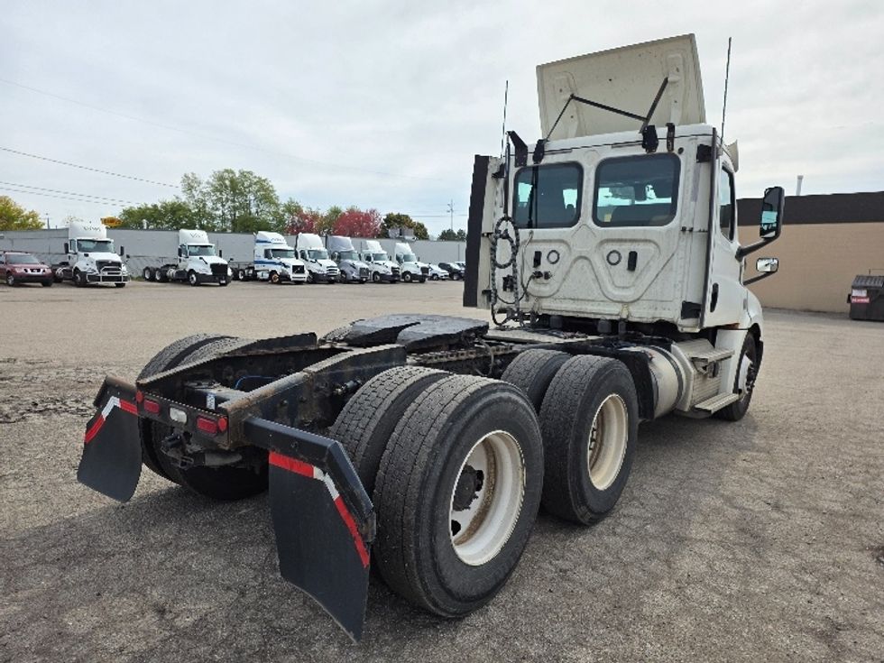 Day Cab Tractor-Heavy Duty Tractors-Freightliner-2020-T12664ST-Jackson-MI-296,410\n\t\tmiles-$ 52,750 - Image 7