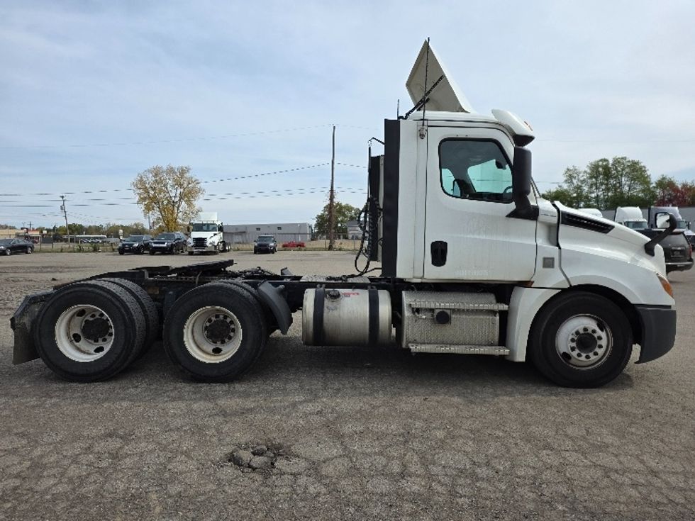 Day Cab Tractor-Heavy Duty Tractors-Freightliner-2020-T12664ST-Jackson-MI-296,410\n\t\tmiles-$ 52,750 - Image 8